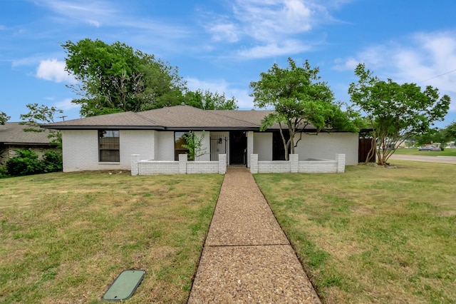 ranch-style house featuring a front lawn