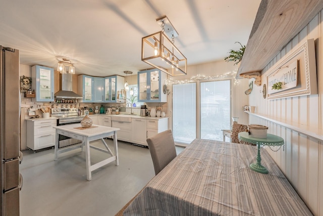 dining area featuring sink