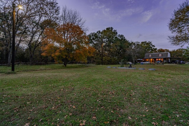 view of yard at dusk