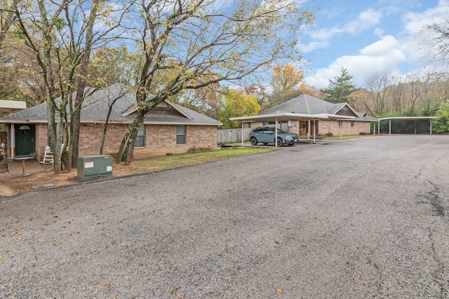 view of front facade featuring a carport