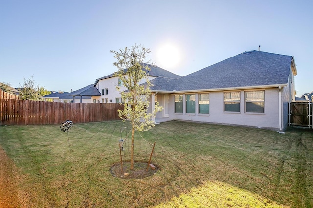 back of house featuring a lawn