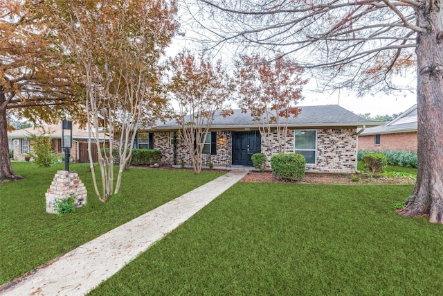 ranch-style house featuring a front lawn