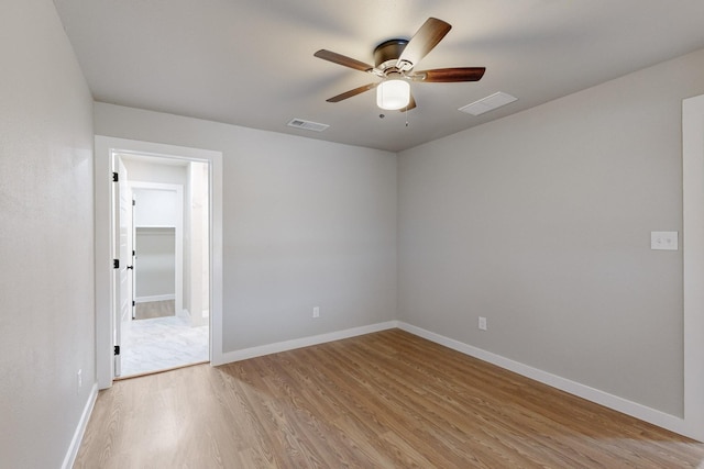 empty room featuring light hardwood / wood-style floors and ceiling fan