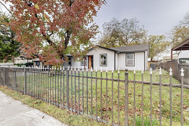 view of front of property featuring central AC and a front lawn