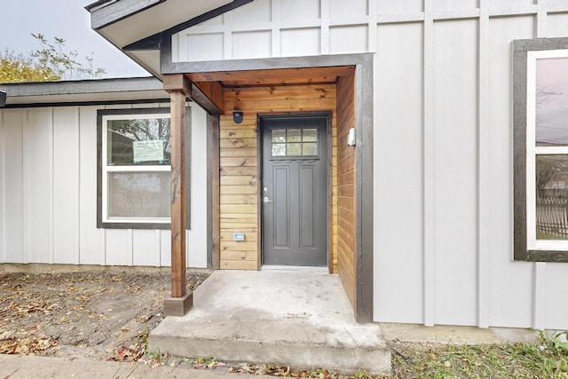 view of property entrance