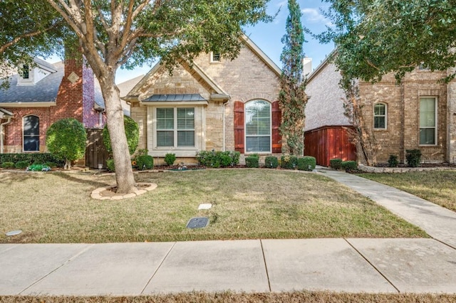 view of front of home featuring a front lawn