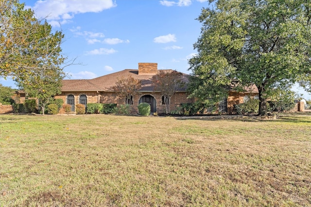 view of front of home with a front lawn