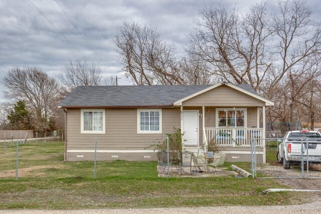 view of front facade with covered porch and a front yard