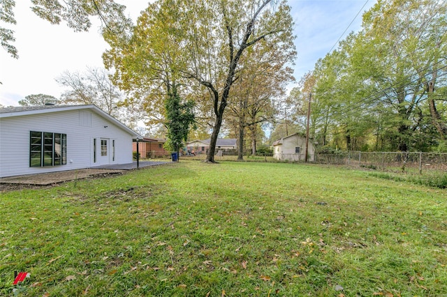 view of yard featuring a patio