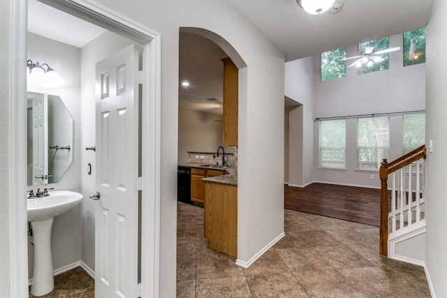 bathroom featuring hardwood / wood-style floors, ceiling fan, and sink