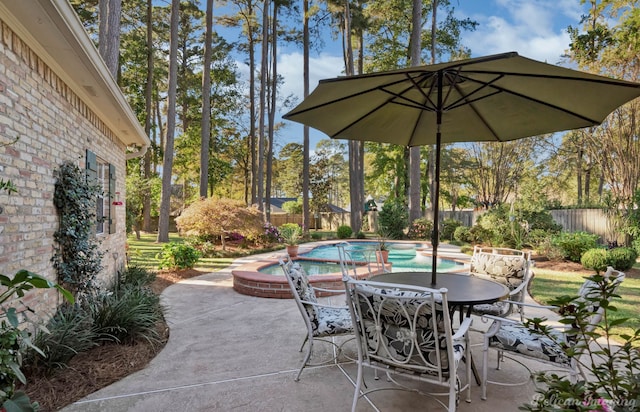 9622 Norris Ferry Rd, Shreveport, LA 71106 - view of patio featuring a pool with connected hot tub and outdoor dining area