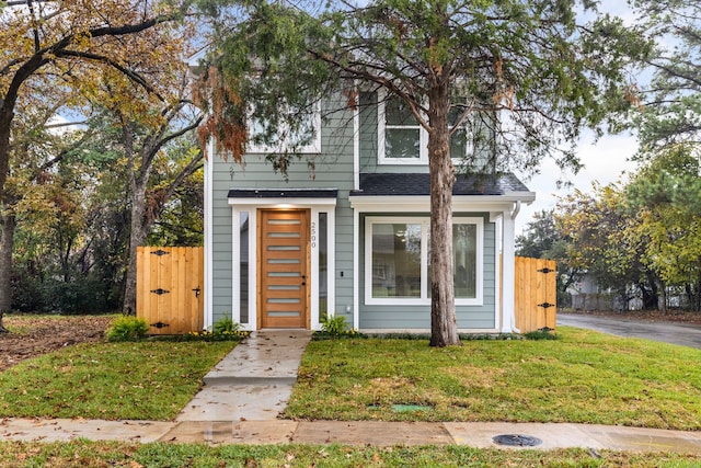 view of front of home with a front lawn