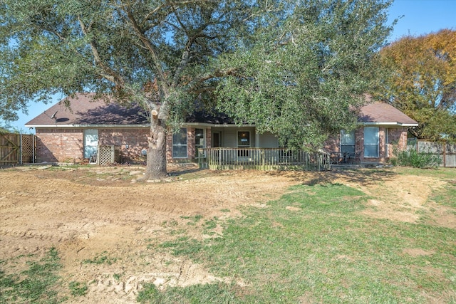 view of front of house featuring a front yard