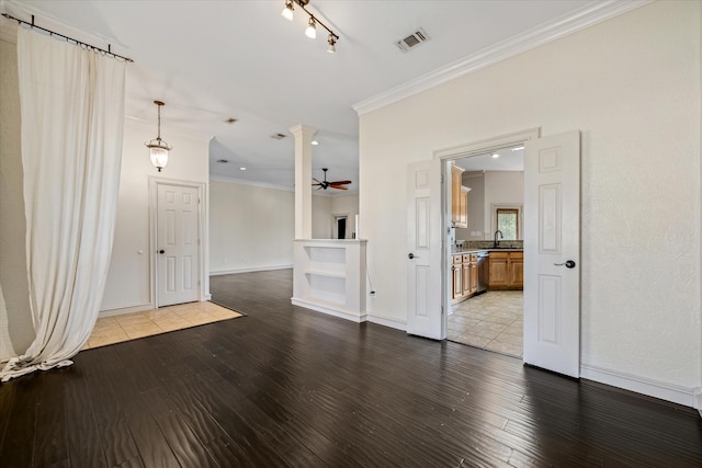 unfurnished room featuring light wood-type flooring, ornamental molding, ceiling fan, and ornate columns