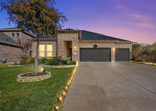 view of front facade featuring a yard and a garage