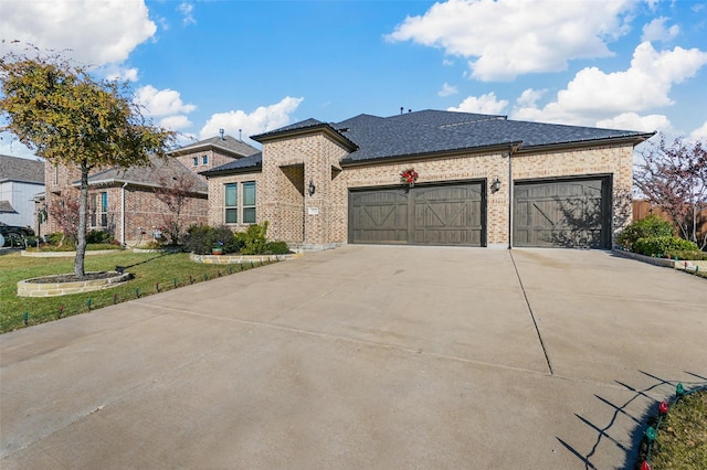 view of front facade featuring a garage and a front lawn