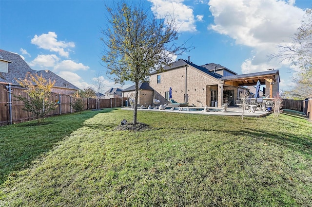 view of yard featuring a patio