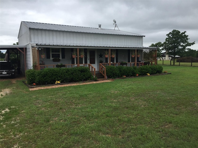 view of front of property with a front yard, a porch, and a carport