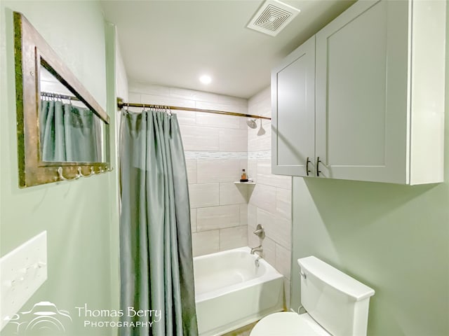 bathroom featuring shower / bath combo with shower curtain and toilet