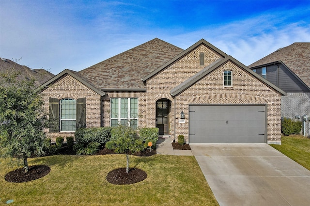 view of front facade with a garage and a front yard