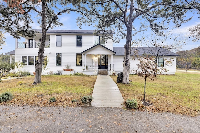 view of front of house featuring a porch and a front yard