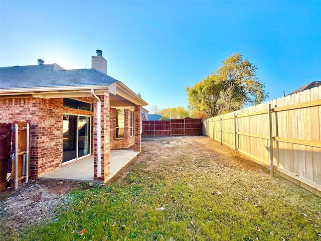 view of yard featuring a patio area