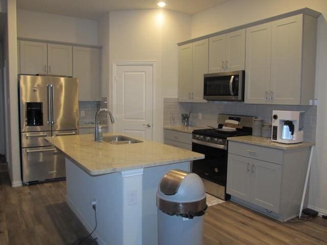 kitchen with backsplash, stainless steel appliances, dark wood-type flooring, and sink