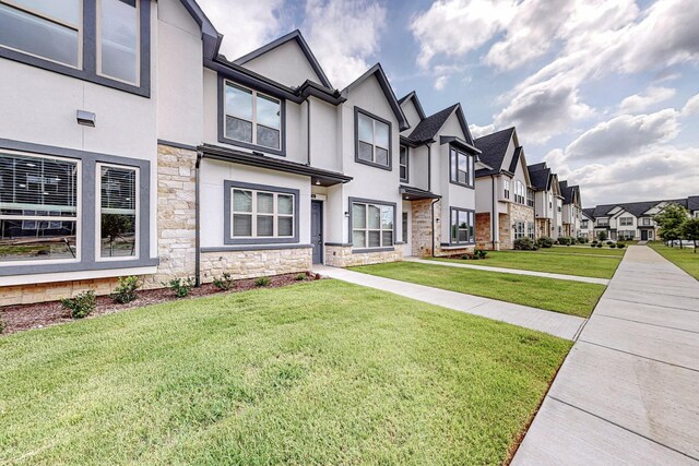 view of front of house featuring a front lawn