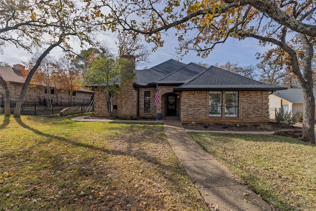 view of front of property with a front yard