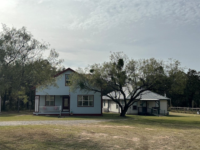 view of front facade featuring a front lawn and covered porch