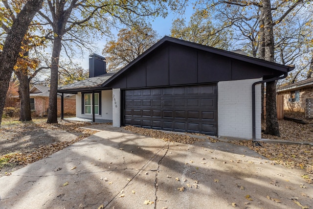 single story home featuring a garage