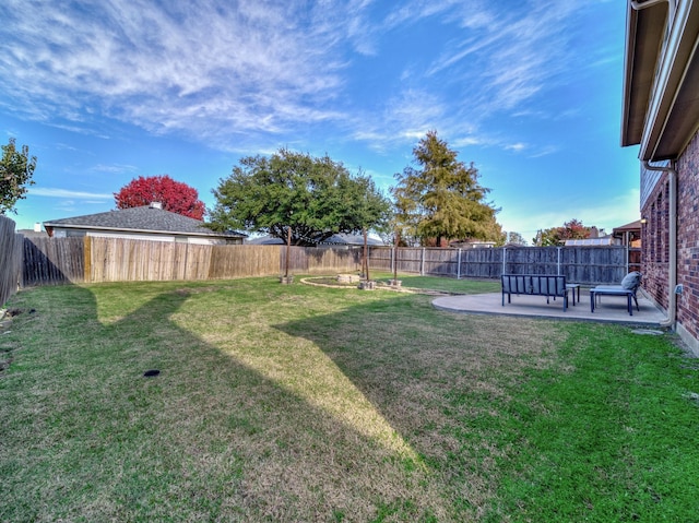 view of yard featuring a patio