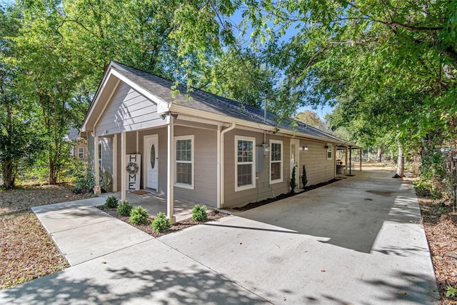 view of front facade with covered porch and a carport