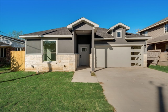 view of front facade with a garage and a front yard