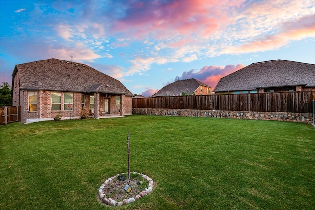 view of yard at dusk