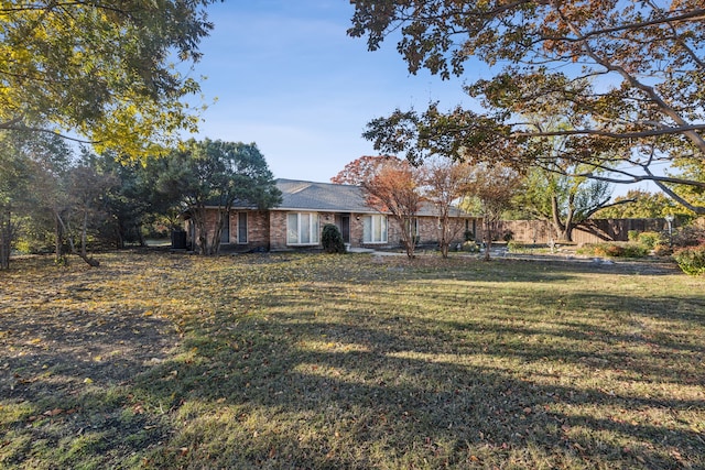 view of front of house with a front yard