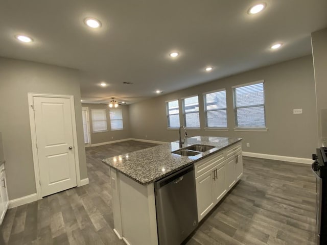 kitchen with appliances with stainless steel finishes, ceiling fan, a kitchen island with sink, sink, and white cabinets