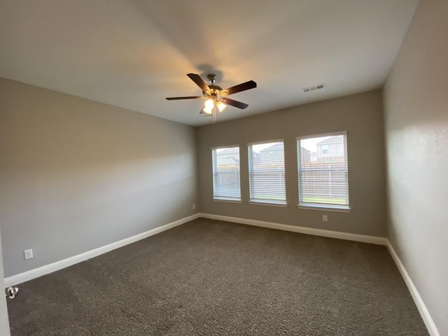 carpeted empty room featuring ceiling fan