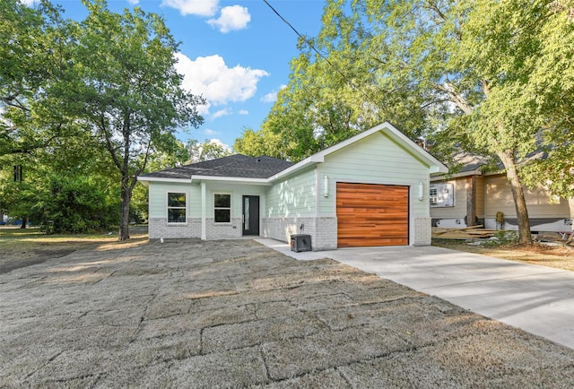 view of front facade with a garage