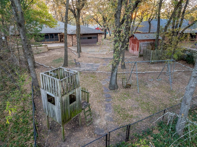 view of yard with a shed