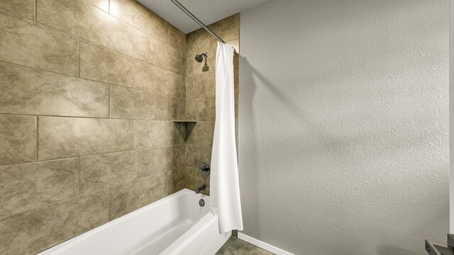 bathroom with shower / tub combo