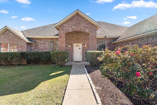 view of front of home featuring a front lawn