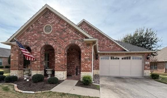 view of front facade featuring a garage