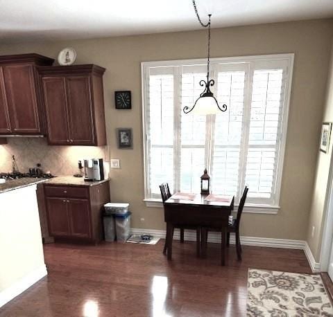 dining space featuring a healthy amount of sunlight