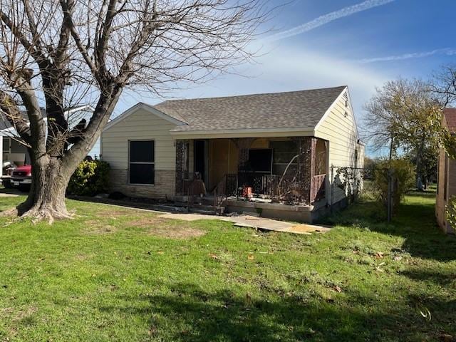 view of front of home featuring covered porch and a front yard