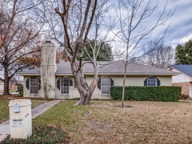 ranch-style home featuring a front yard