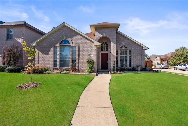 view of front facade with a front lawn