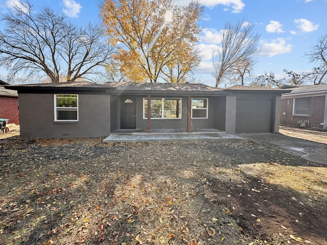 single story home featuring a garage