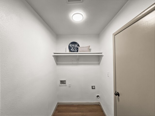 empty room featuring ceiling fan, dark wood-type flooring, and a wealth of natural light