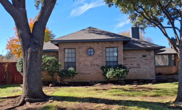 view of front of property with a front lawn